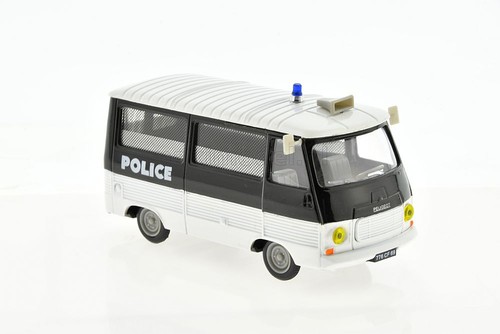 Peugeot police 43 norev - j7,