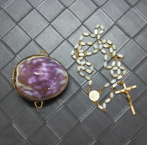 Chapelet dans boite - chapelet,