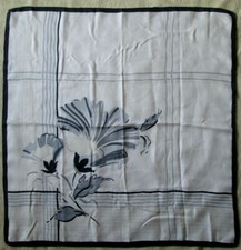 -Superbe Foulard  CHRISTIAN