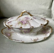 Saucière à couvercle