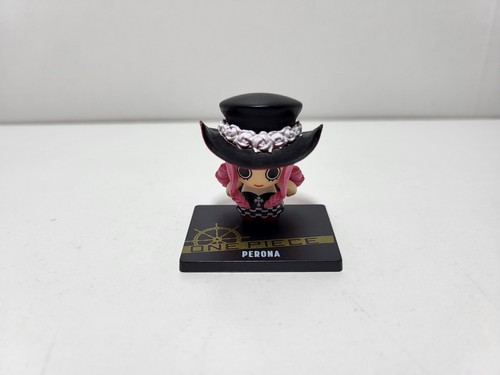 Petite figurine one piece - petite,