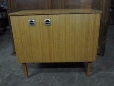 Petit buffet vintage en teck design scandinave années 1970 .