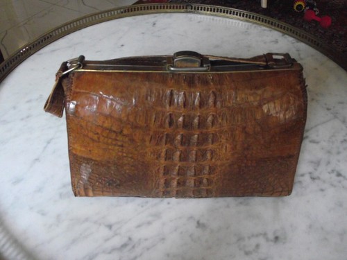 Petit sac croco rigide vintage