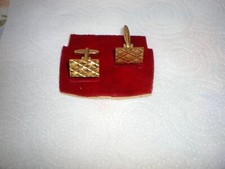 une paire de boutons