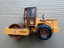 CASE - VIBROMAX 1102 - ROULEAU-COMPRESSEUR - CONRAD 1/35 -