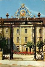 AUTUN - Détail de la porte d'entrée du Lycée (Grille en fer forgé)