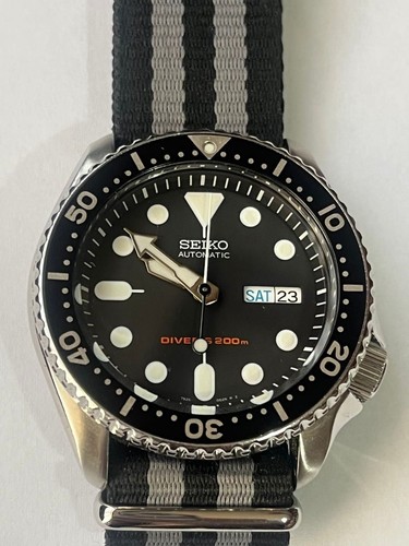 Montre seiko skx007 200m noire - montre,