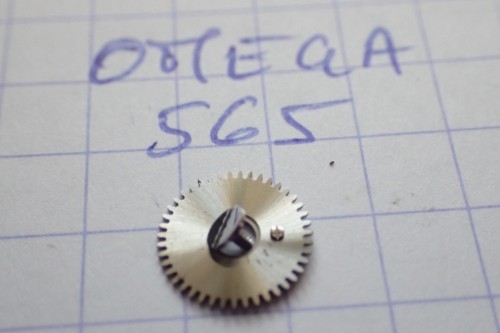 Omega 565 rochet - +, vis