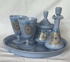 SERVICE DE NUIT EN OPALINE BLEUE DECORS EMAILLES