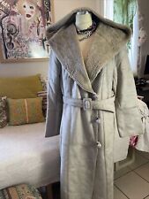 Manteau et dieu crea la femme Fausse Fourrure Avec Une Grande Capuche T42/44