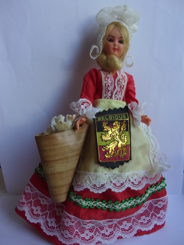 Ancienne poupee folklorique - ancienne,