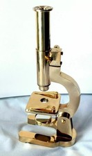 Ancien microscope étudiant en