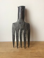 ancienne fouene en fer forgé