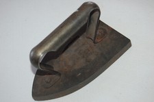 Fer à repasser en fer ancien