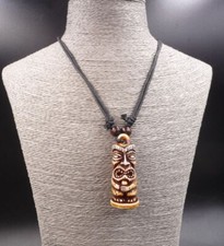 Collier avec pendentif Tiki -