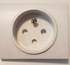 85740 LEGRAND SAGANE  ENJOLIVEUR DE PRISE P+T  Silex   