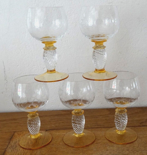 Anciens verres vin - à,