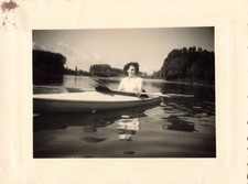ANCIENNE JOLIE PETITE PHOTO NOIRE ET BLANC VIE QUOTIDIENNE CANOE KAYAK