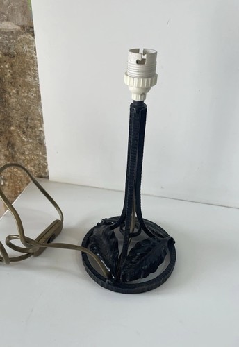 Ancien pied lampe fer - de,