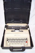Vtg. 1975 Olivetti Lettera 35