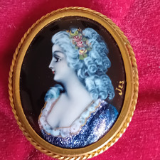 Broche  ancienne Limoges émaux D'Art Portrait Femme  Signée "JES"
