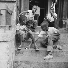 Tirage photo sur papier  argentique Baryté ENFANT HARLEM NEW-YORK 1960 40x40cm