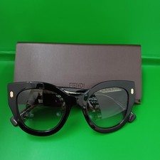 Lunettes de soleil FENDI