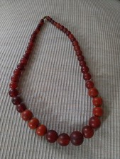 COLLIER ANCIEN BAKELITE ROUGE