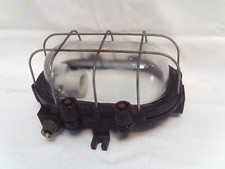 Ancienne lampe de cour