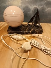 Ancienne Lampe Art Déco en Marbre - Laiton et Verre Opalin - bateau :dériveur en