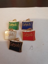 PINS LOT DE 5 PINS GALERIES LAFAYETTE ARTHUS BERTRAND LES 5 COULEURS