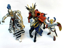 LOT 5 FIGURINES MEDIEVAL