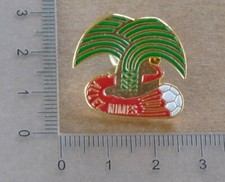 PIN'S FOOTBALL NIMES OLYMPIQUE