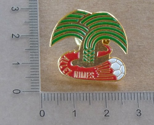 Pin football nimes olympique - pin's,