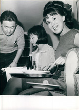 Actrice Keiko Kishi sur le tournage de "Vol 272", 1963, vintage silver print vin