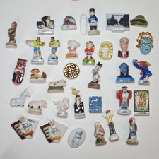 lot de 34 fèves en porcelaine dont 1 en plastique blanc ( petit Jésus )