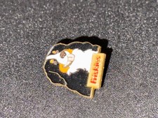(Z9) PINS BADGE ENAMEL VINTAGE CROQUETTES FRISKIES CHIEN SAINT BERNARD
