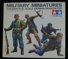 Ensemble parachutiste allemand TAMIYA 1/35 MM35012 non assemblé