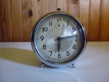Ancien réveil rond et  mécanique, chromé      DEP  