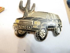 PIN'S  VOITURE  TOYOTA    /