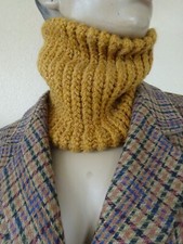 BONNET ECHARPE SNOOD MOUTARDE /PAILLETTES OR  TRICOTE MAINS NEUVE