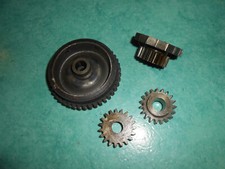 Lot pignons moteur Le poulain