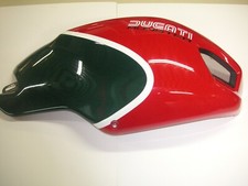 Carenage de reservoir droit