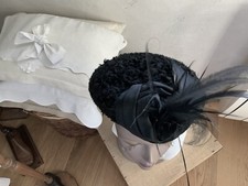 Linge Ancien chapeau De dame en astrakan avec plume Époque 1900