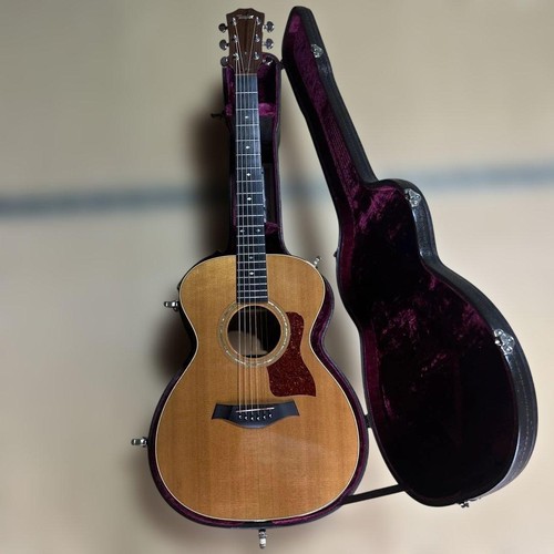 Taylor acoustic guitar 512