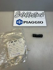 1 languette boite gant piaggio