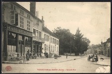 CPA Vendeuvre-sur-Barse /Aube, Grande-Rue avec le Café de Paris et les habitant 