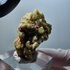 Spécimen démantoïde rare