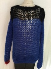 PULL MOHAIR PUNK TRICOTÉ MAIN BLEU ROYAL ET NOIR