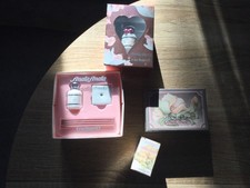 miniatures de parfum  dans petits coffrets’